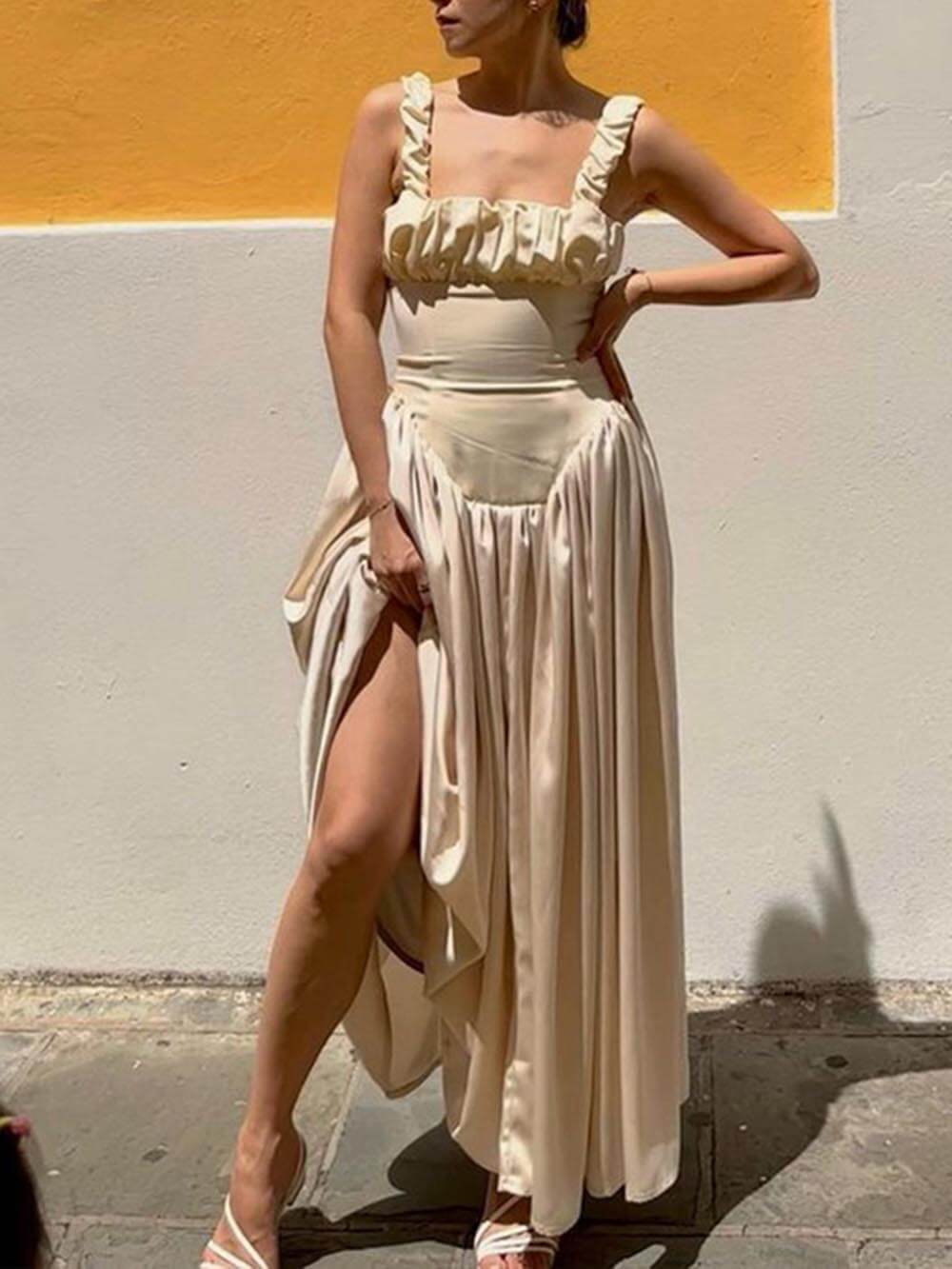Elegancka plisowana sukienka maxi na ramiączkach