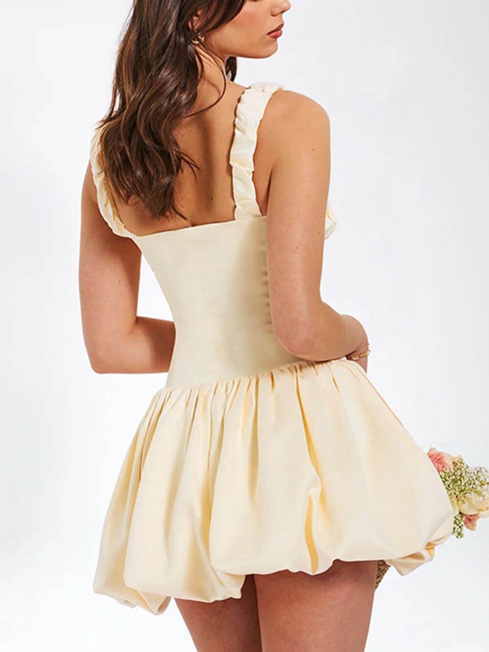 Elegancka plisowana mini sukienka z bufkami