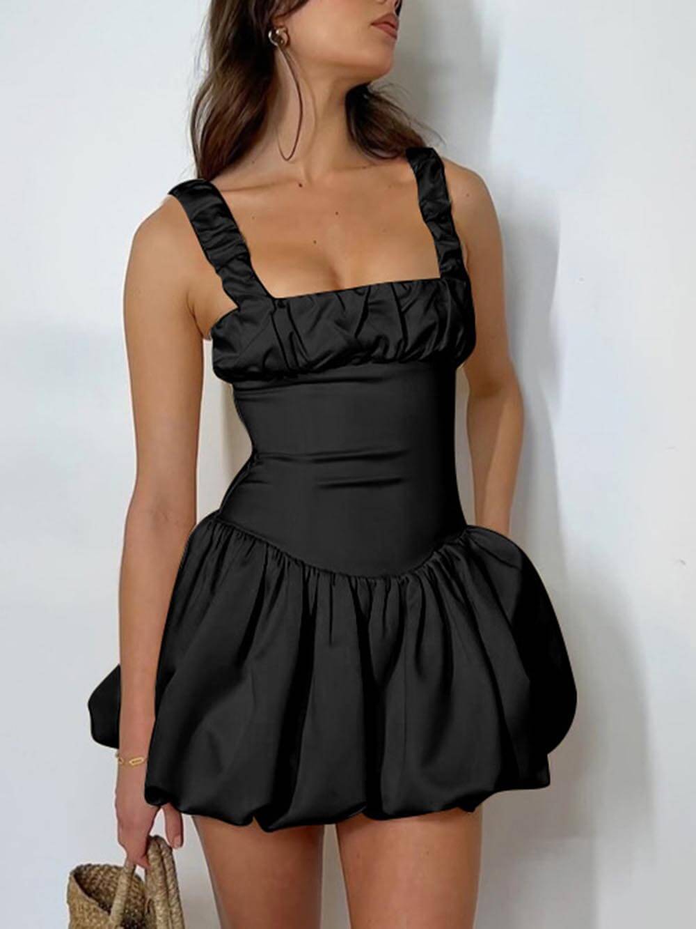Elegancka plisowana mini sukienka z bufkami