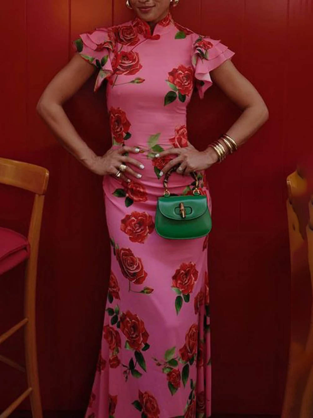 Maxi sukienka cheongsam z elastycznym materiałem i warstwowym nadrukiem kwiatowym z dzwonowymi rękawami i cheongsam
