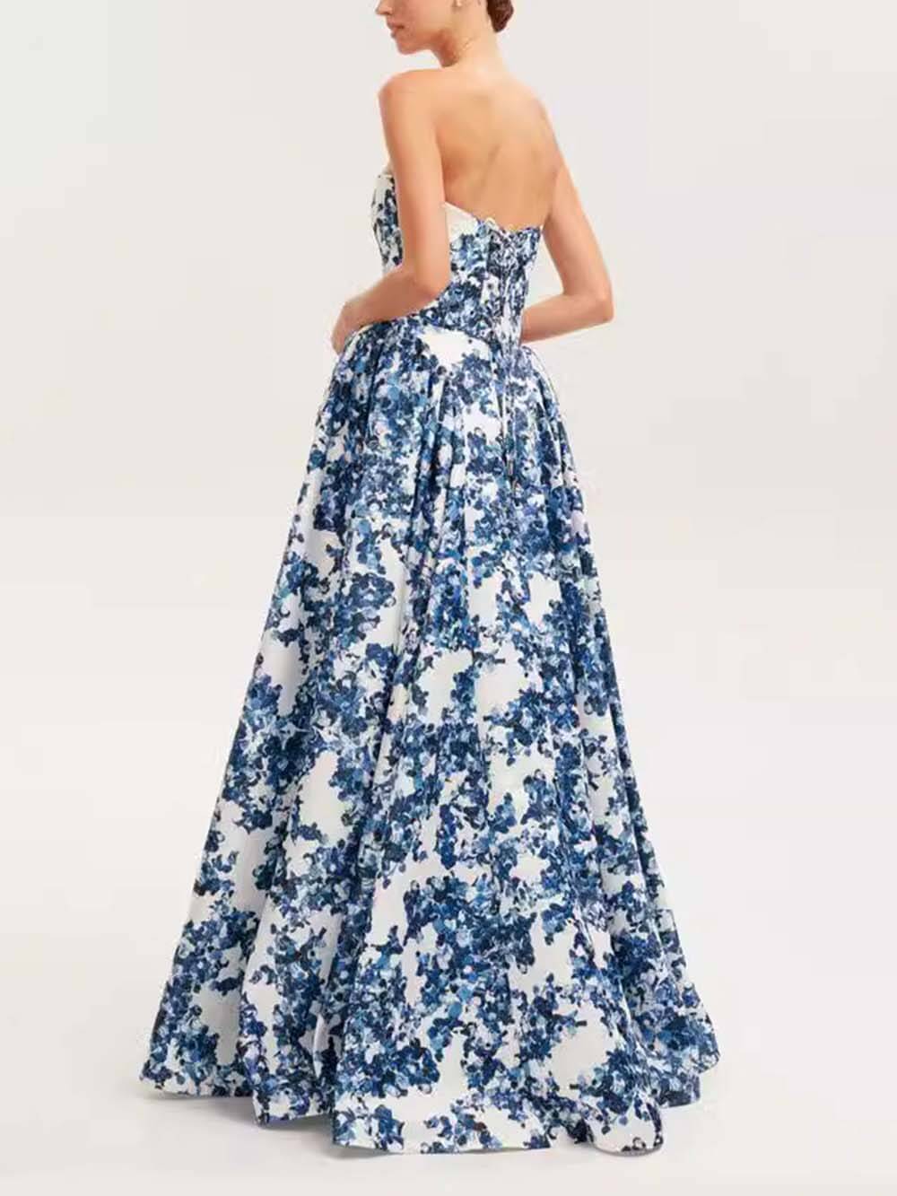 Elegancka maxi sukienka bez ramiączek z nadrukiem