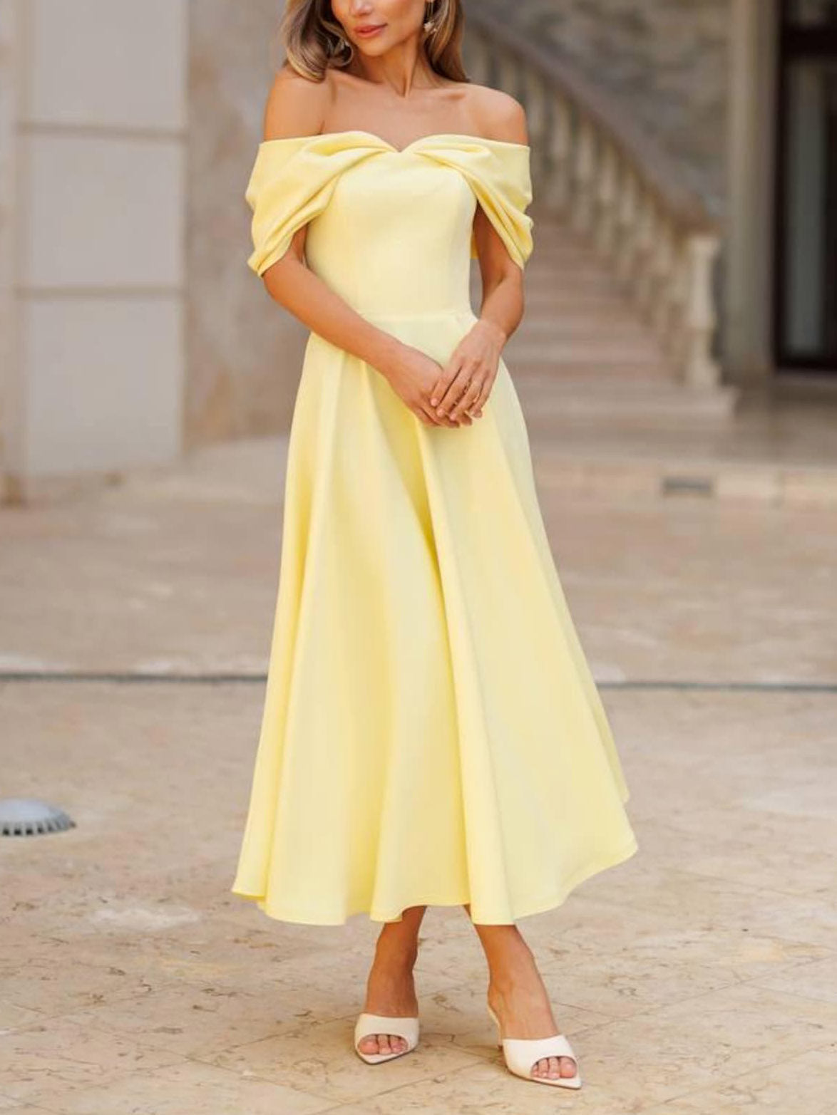 Elegancka Sukienka Maxi z Odkrytymi Ramionami