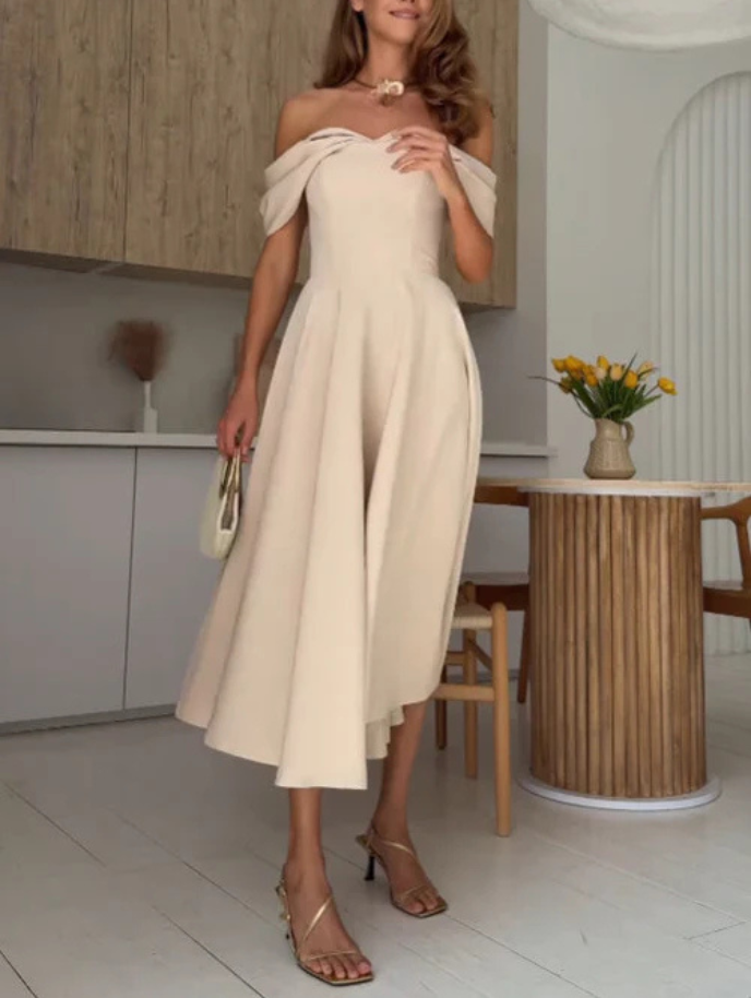 Elegancka Sukienka Maxi z Odkrytymi Ramionami