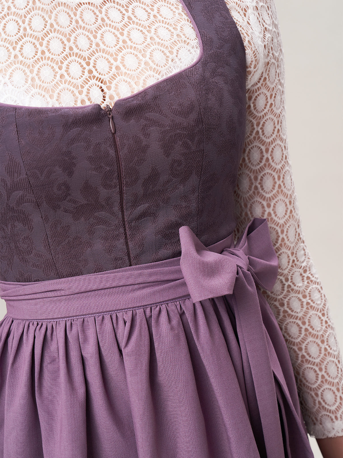 DIRNDL | AKELA