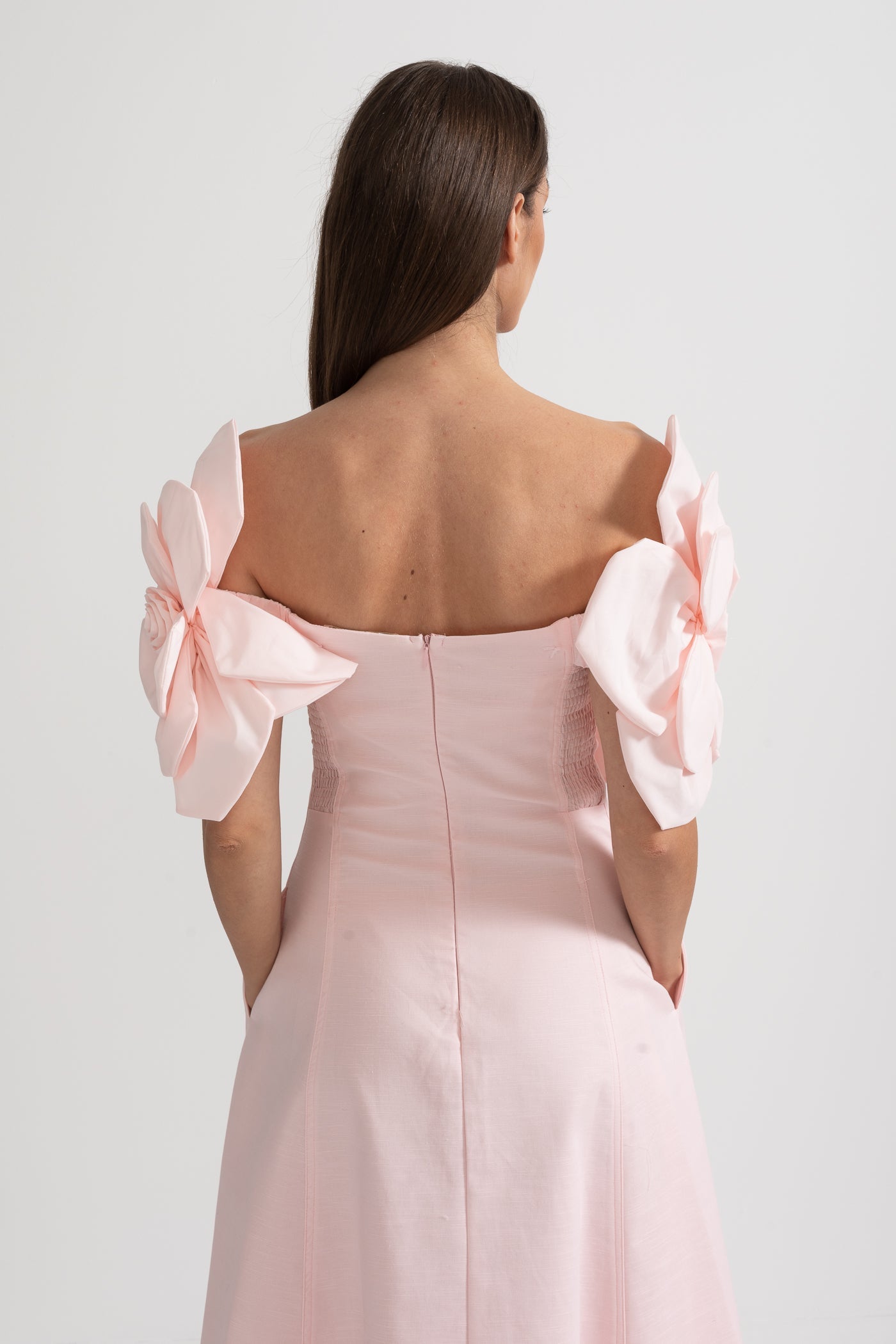 Sukienka Midi Off-Shoulder z Dużymi Kwiatowymi Akcentami z Tkaniny