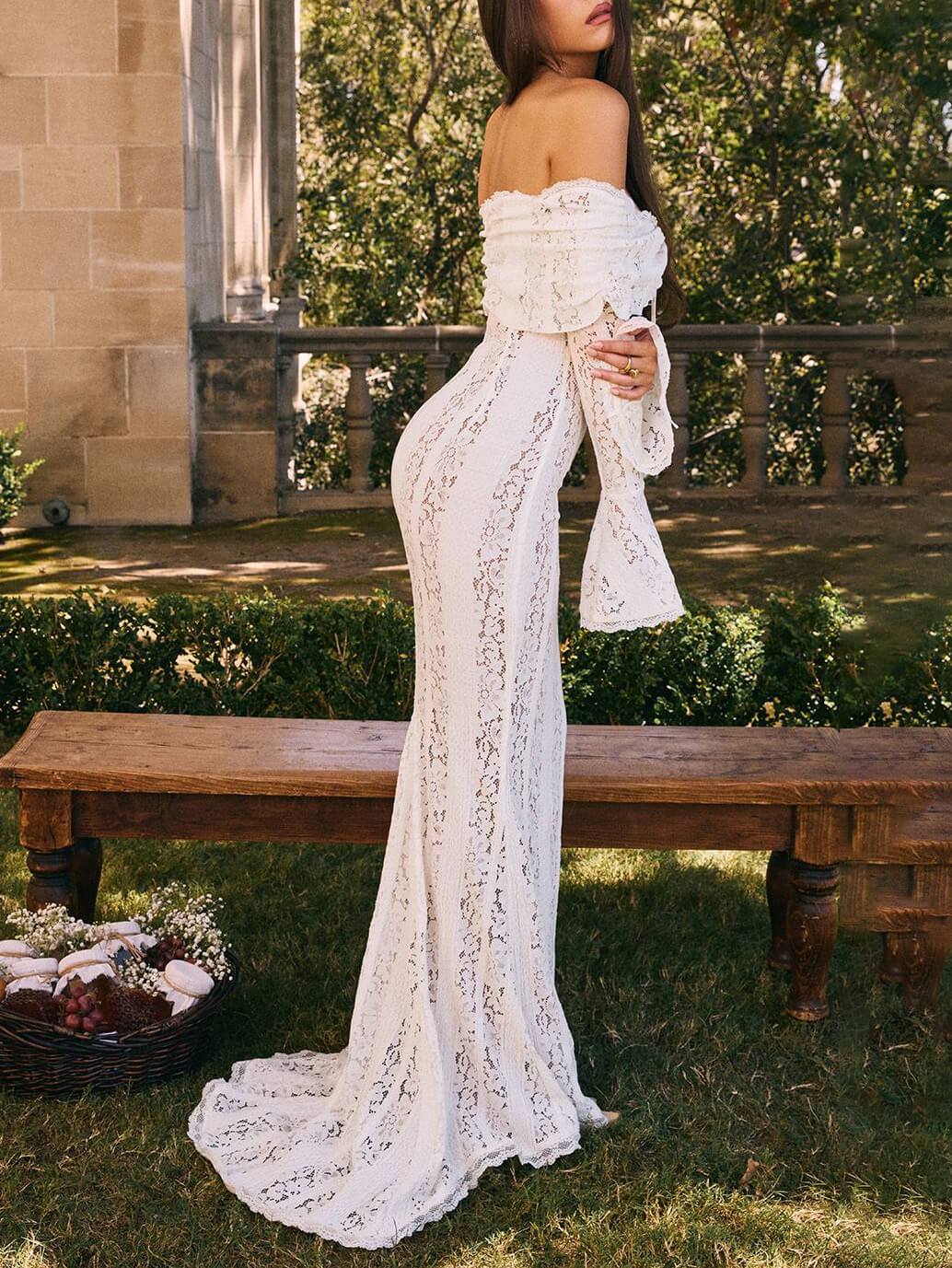 Elegancka maxi-sukienka w stylu syreny z jednym ramieniem i koronką