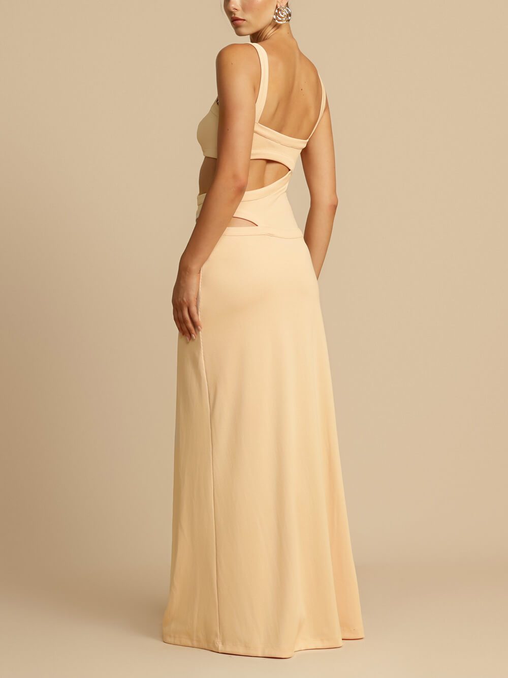 Elegancka sukienka halter bez pleców