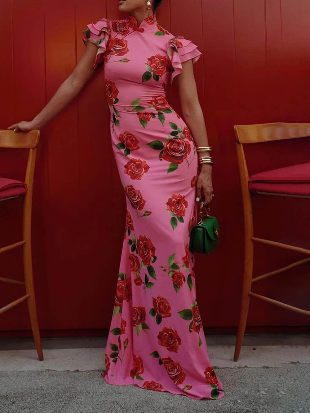 Maxi sukienka cheongsam z elastycznym materiałem i warstwowym nadrukiem kwiatowym z dzwonowymi rękawami i cheongsam
