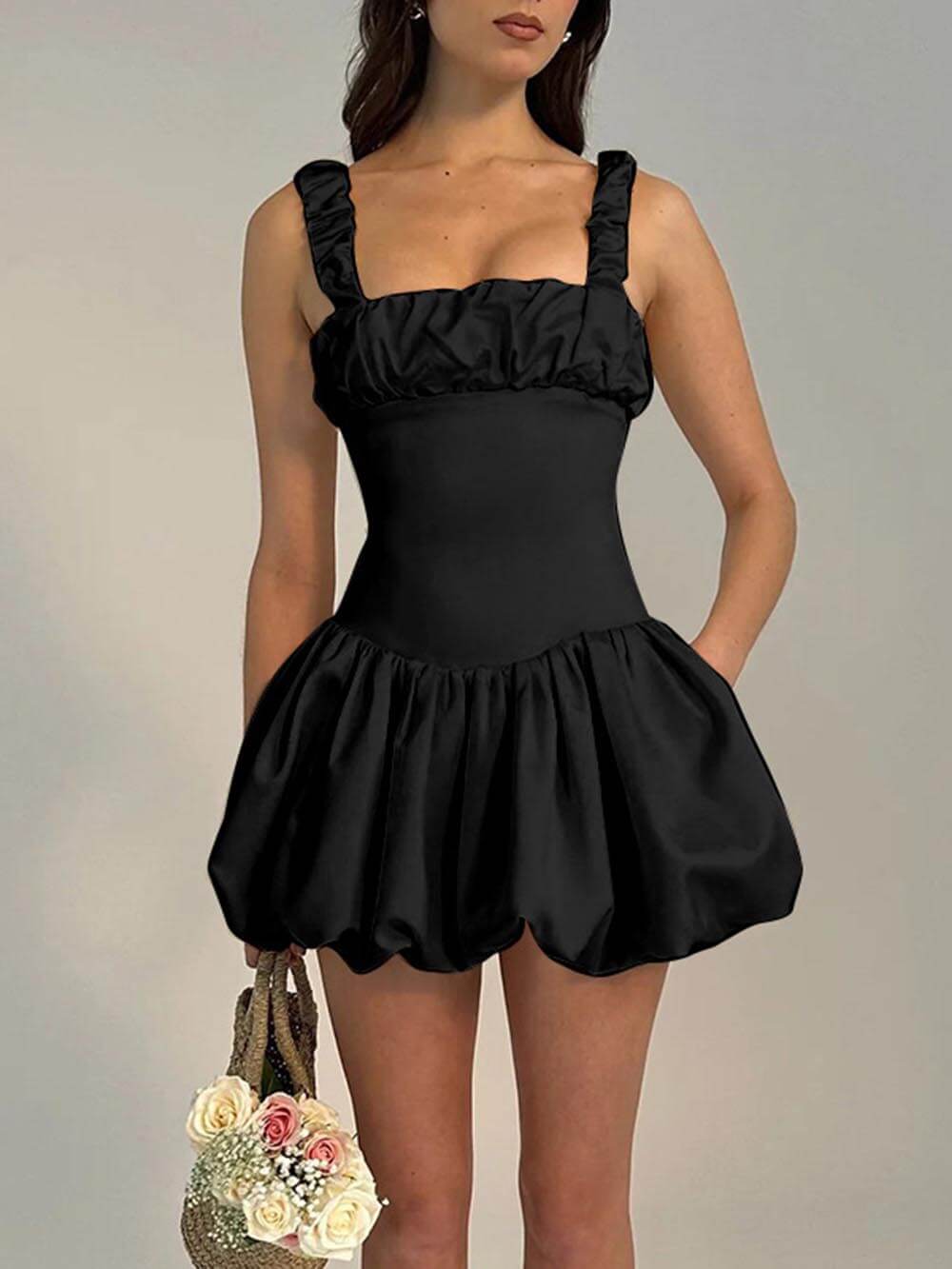 Elegancka plisowana mini sukienka z bufkami