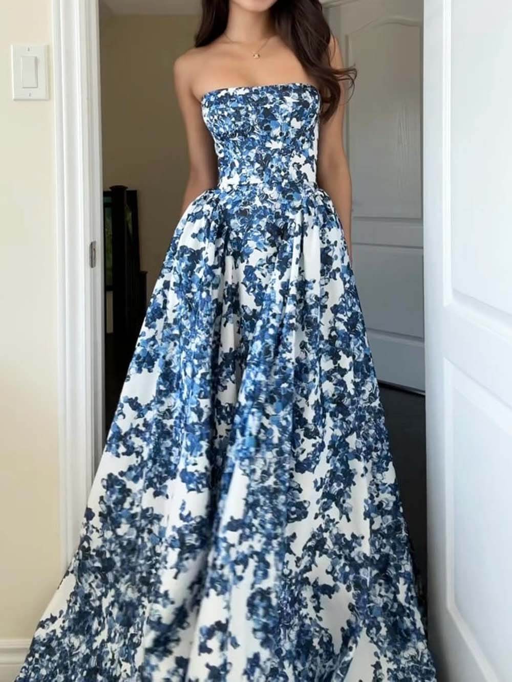 Elegancka maxi sukienka bez ramiączek z nadrukiem
