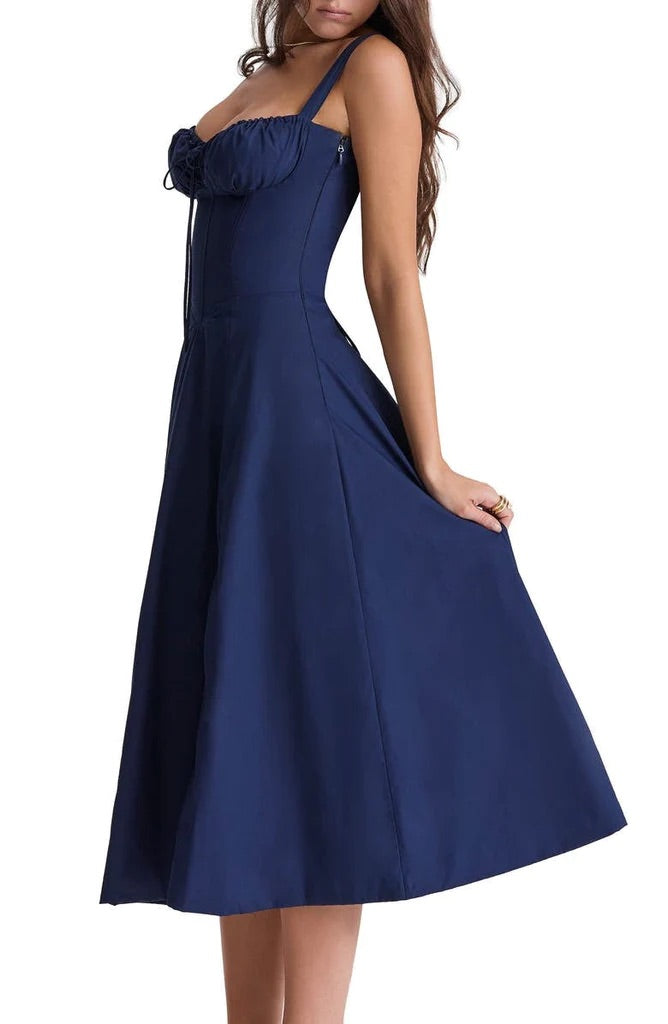 Kwiatowa sukienka bustier z formowaniem w talii