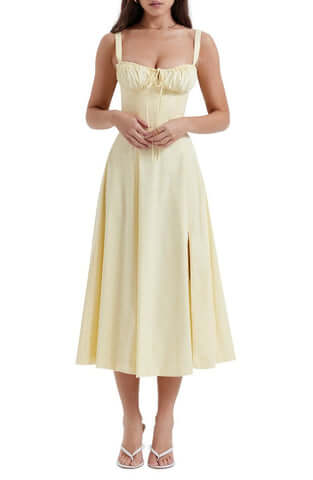 Kwiatowa sukienka bustier z formowaniem w talii