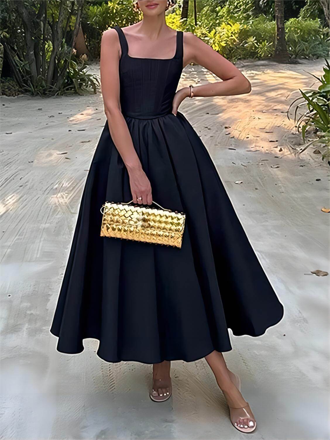 Stylowa i elegancka sukienka mixi bez ramiączek i bez rękawów