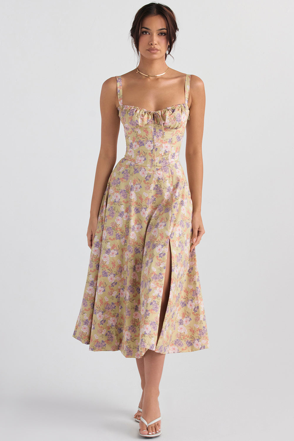 Kwiatowa sukienka bustier z formowaniem w talii