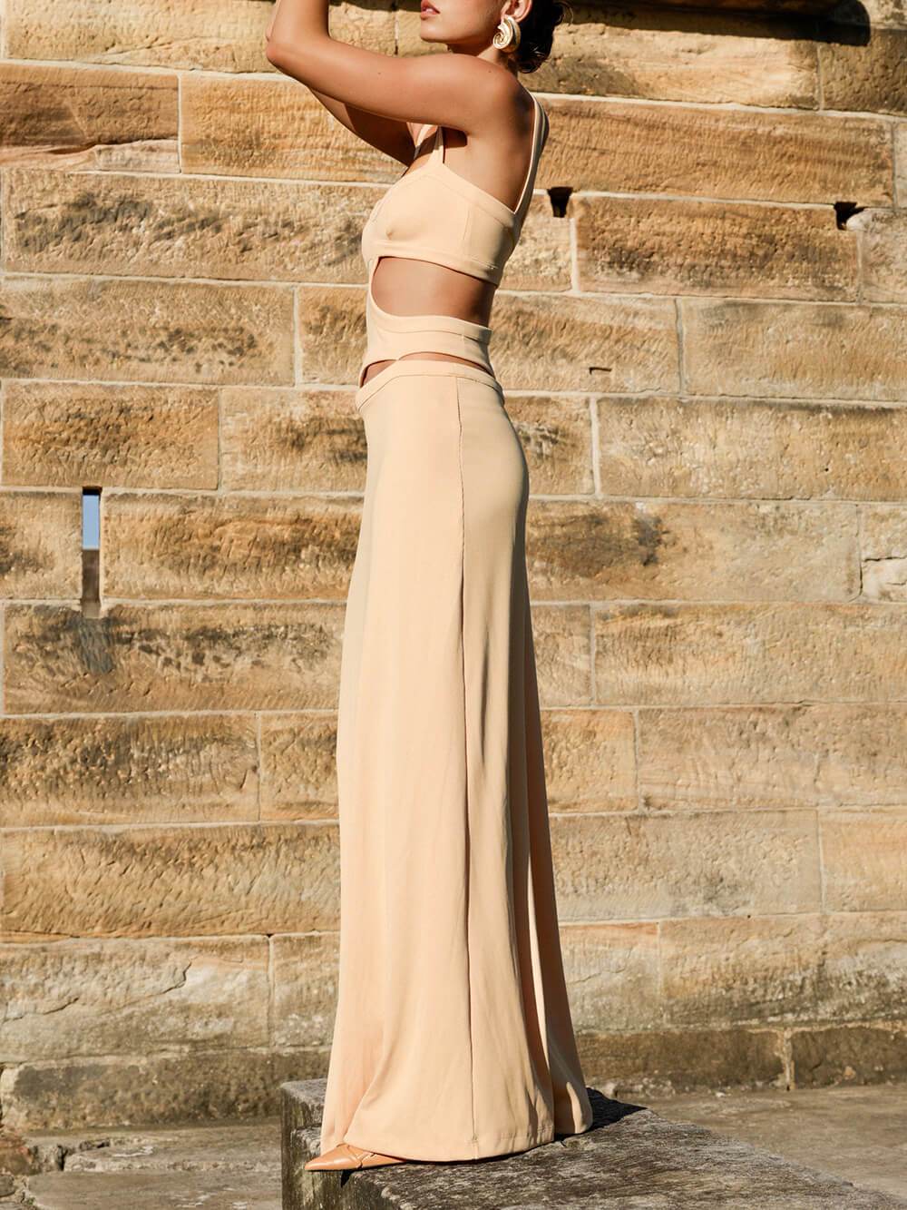 Elegancka sukienka halter bez pleców